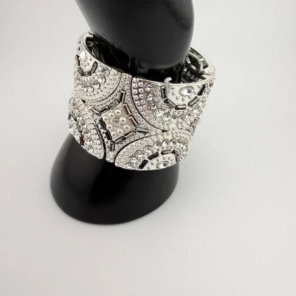 Elegant Silver Toned Crystal Stretch Bracelet - Picture 5 of 7